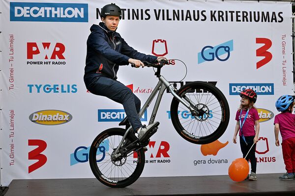 Соревнования для любителей самокатов, роликов и велосипедов в Вильнюсе - Sputnik Lietuva