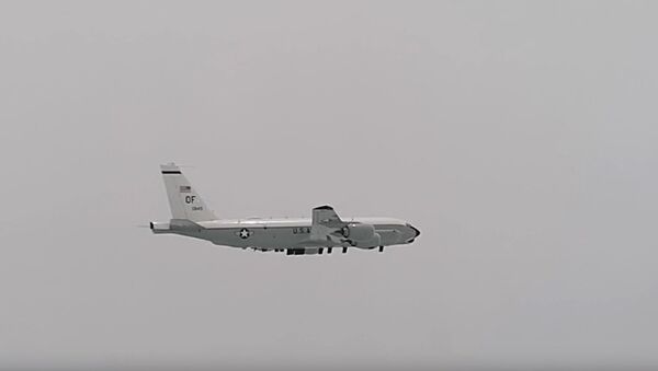 В Сети появилось видео перехвата американского самолета над Японским морем - Sputnik Литва