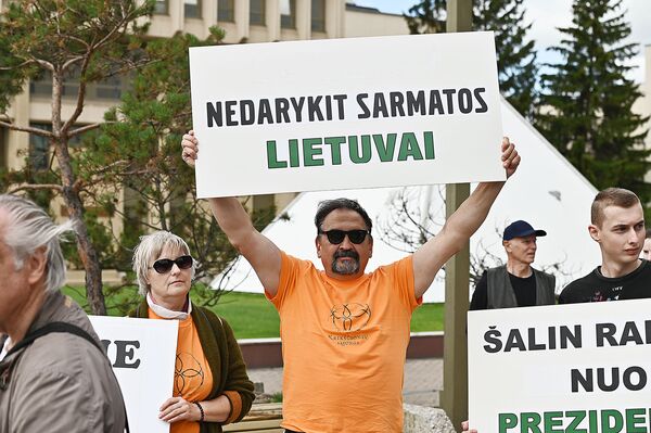 Пикет против шествия ЛГБТ в Вильнюсе - Sputnik Литва