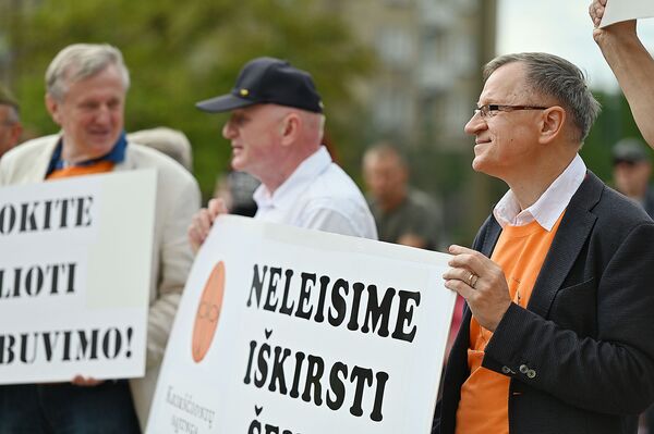 Пикет против шествия ЛГБТ в Вильнюсе - Sputnik Lietuva