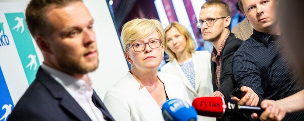 Консерваторы Габриэлюс Ландсбергис и Ингрида Шимоните Консерваторы Габриэлюс Ландсбергис и Ингрида Шимоните - Sputnik Lietuva