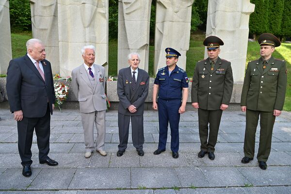 76-летие освобождения Вильнюса: в Литве почтили память советских солдат 76-летие освобождения Вильнюса: в Литве почтили память советских солдат - Sputnik Литва