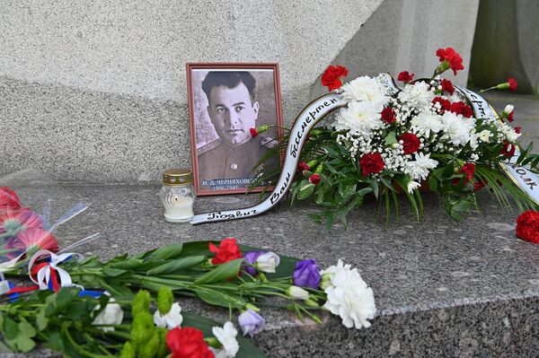 76-летие освобождения Вильнюса: в Литве почтили память советских солдат 76-летие освобождения Вильнюса: в Литве почтили память советских солдат - Sputnik Литва