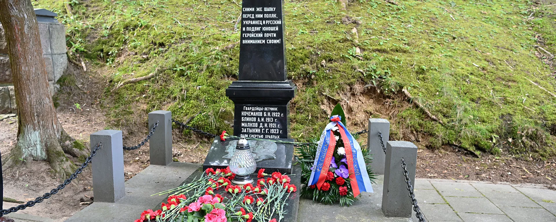 Возложение цветов к мемориалу воинов-освободителей в честь освобождения Вильнюса - Sputnik Lietuva, 1920, 15.04.2022