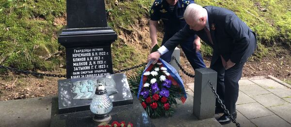 76-osios Vilniaus išvadavimo metinės: Lietuva pagerbia sovietų karių atminimą 76-osios Vilniaus išvadavimo metinės: Lietuva pagerbia sovietų karių atminimą - Sputnik Lietuva