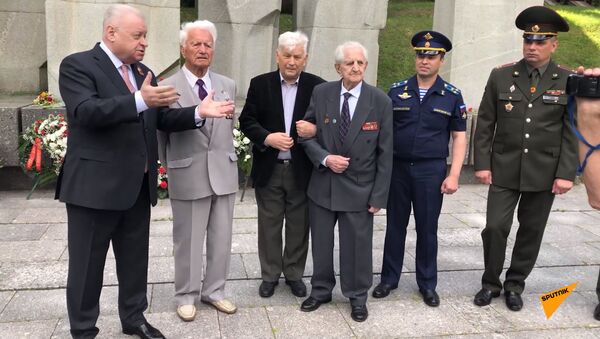 76-летие освобождения Вильнюса: в Литве почтили память советских солдат - Sputnik Литва