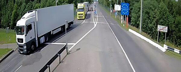 Очередь из фур в пункте пропуска Каменный Лог на границе Белоруссии и Литвы, 15 июля 2020 год - Sputnik Lietuva