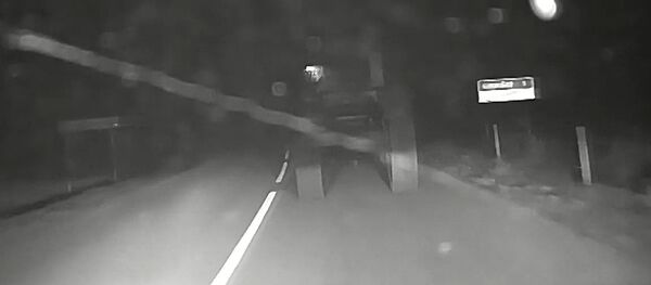 Neblaivus traktoriaus vairuotojas mėgino pasprukti nuo policijos — video Neblaivus traktoriaus vairuotojas mėgino pasprukti nuo policijos — video - Sputnik Lietuva
