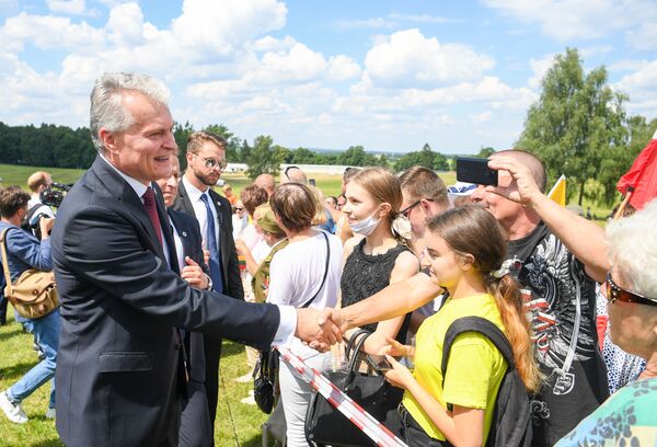 Президент Литвы дал оценку идее по размещению войск США в Польше - Sputnik Литва