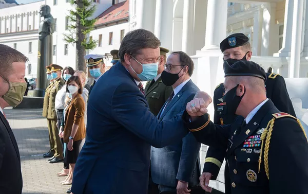 Oficialaus Jungtinių Amerikos Valstijų Sausumos pajėgų sekretoriaus Ryan D. McCarthy vizitas į Lietuvą. Oficialaus Jungtinių Amerikos Valstijų Sausumos pajėgų sekretoriaus Ryan D. McCarthy vizitas į Lietuvą. - Sputnik Lietuva