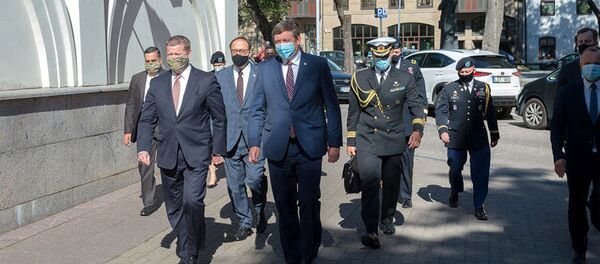 Министр национальной обороны Раймундас Кароблис встретился с министром армии США Райаном Маккарти - Sputnik Литва