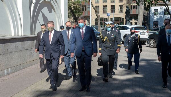 Министр национальной обороны Раймундас Кароблис встретился с министром армии США Райаном Маккарти - Sputnik Литва