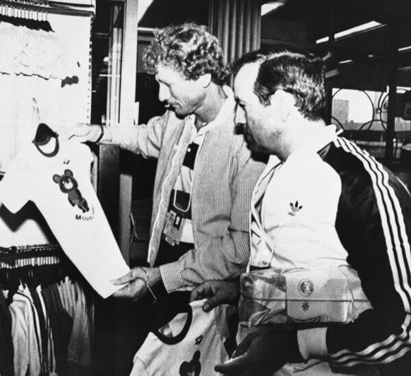 Быт Олимпиады-80: диковинные продукты, иностранцы и биржа билетов - Sputnik Литва