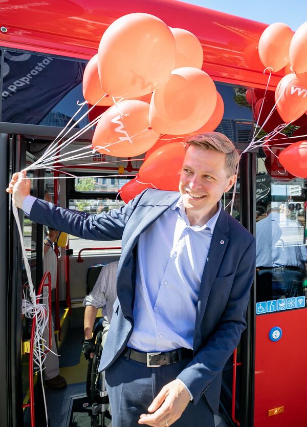 Vilniaus viešąjį transportą papildė 50 naujų autobusų — video Vilniaus viešąjį transportą papildė 50 naujų autobusų — video - Sputnik Lietuva