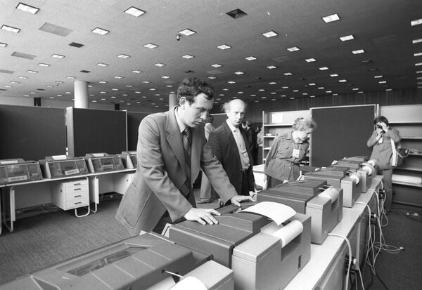 Новая техника, курьезы и полет Мишки: как СМИ работали на Олимпиаде-80 - Sputnik Литва