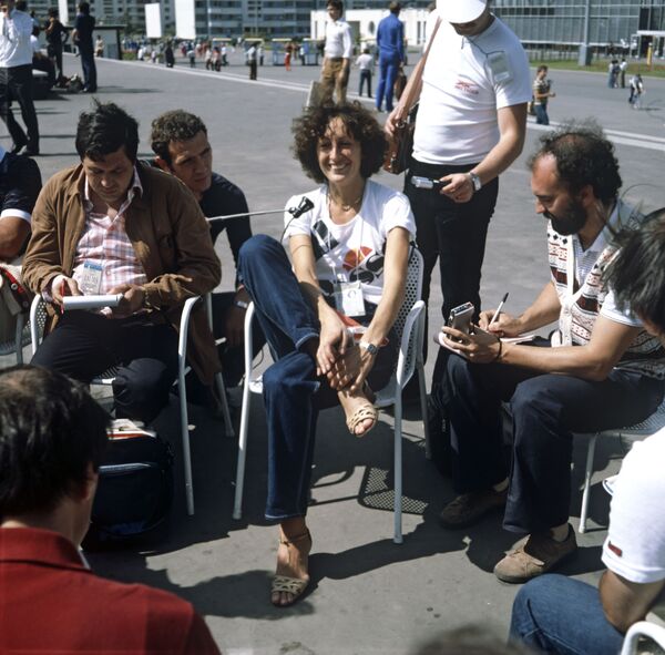 Новая техника, курьезы и полет Мишки: как СМИ работали на Олимпиаде-80 - Sputnik Литва