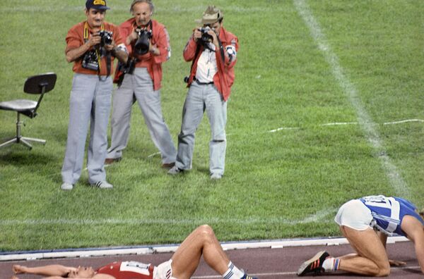 Новая техника, курьезы и полет Мишки: как СМИ работали на Олимпиаде-80 - Sputnik Литва