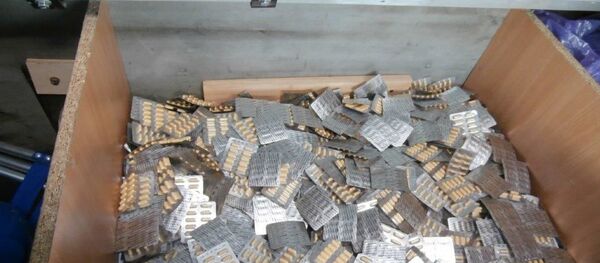 Калининградец пытался провезти в Литву более 1300 пачек Омепразола - Sputnik Литва