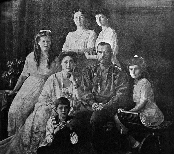 Экспертизы доказали принадлежность найденных останков детям Николая II Экспертизы доказали принадлежность найденных останков детям Николая II - Sputnik Литва