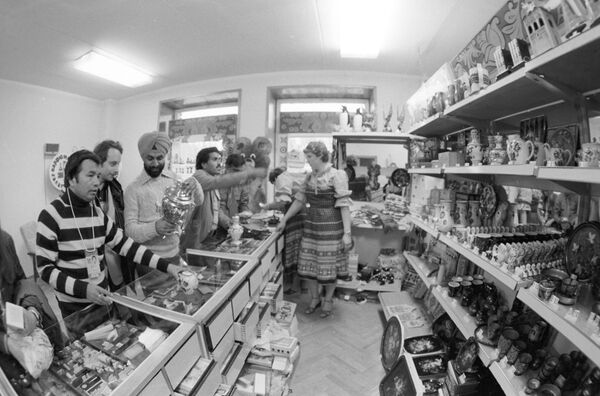 От штор до стопок: какие сувениры делали к Олимпиаде-80 - Sputnik Литва