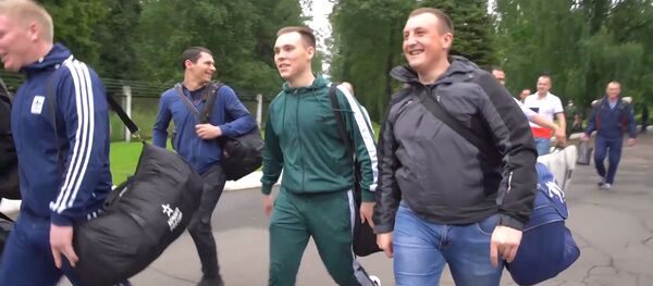 Dabar esame apsaugoti: vakciną nuo koronaviruso išbandę savanoriai buvo išrašyti iš ligoninės Dabar esame apsaugoti: vakciną nuo koronaviruso išbandę savanoriai buvo išrašyti iš ligoninės - Sputnik Lietuva