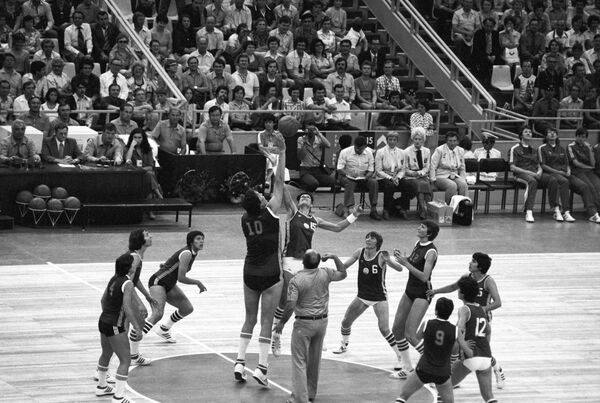 Золотой успех Мюнхена-72 не повторили. Как сыграл Йовайша за сборную на ОИ - Sputnik Литва