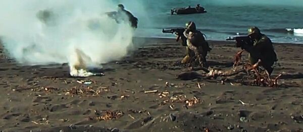 Kaip vyksta Rusijos jūrų pėstininkų pratybos Kamčiatkoje - Sputnik Lietuva