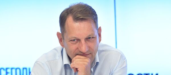 Заместитель главного редактора МИА Россия сегодня Андрей Благодыренко во время пресс-конференции  - Sputnik Литва