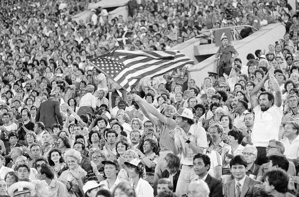 Нет лишнего билетика? Как заполнялись трибуны московской Олимпиады - Sputnik Литва