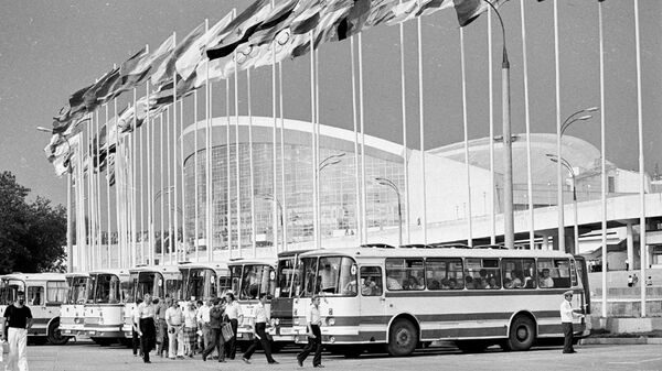 Нет лишнего билетика? Как заполнялись трибуны московской Олимпиады - Sputnik Литва