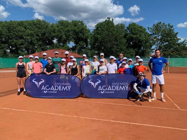 Лучшие литовские теннисисты приняли участие в лагере Академии Надаля Лучшие литовские теннисисты приняли участие в лагере Академии Надаля - Sputnik Литва