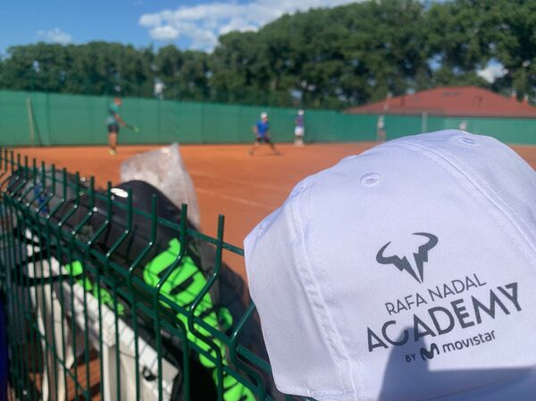 Лучшие литовские теннисисты приняли участие в лагере Академии Надаля Лучшие литовские теннисисты приняли участие в лагере Академии Надаля - Sputnik Литва