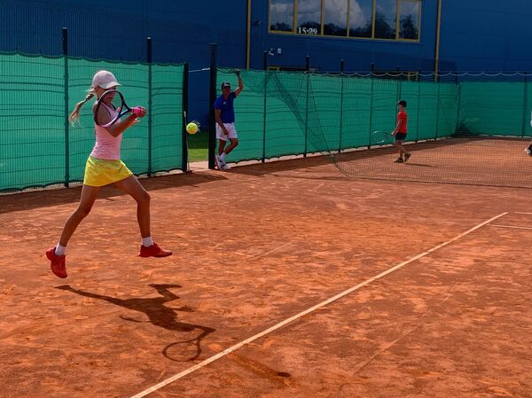 Лучшие литовские теннисисты приняли участие в лагере Академии Надаля Лучшие литовские теннисисты приняли участие в лагере Академии Надаля - Sputnik Литва