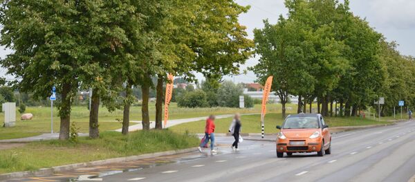 Šiaulių policija parodė, kaip nedrausmingi pėstieji kerta važiuojamąją dalį Šiaulių policija parodė, kaip nedrausmingi pėstieji kerta važiuojamąją dalį - Sputnik Lietuva