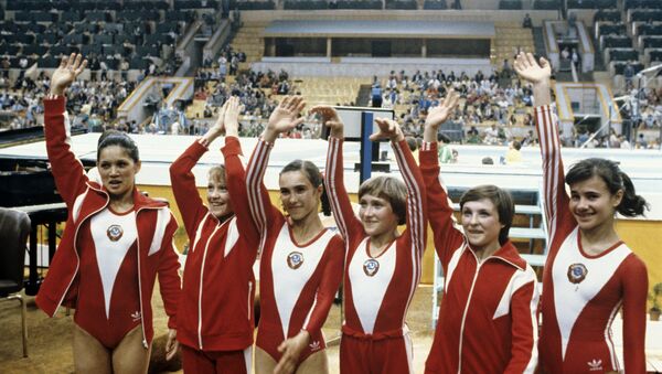 Сборная СССР по спортивной гимнастике в форме Adidas - Sputnik Литва
