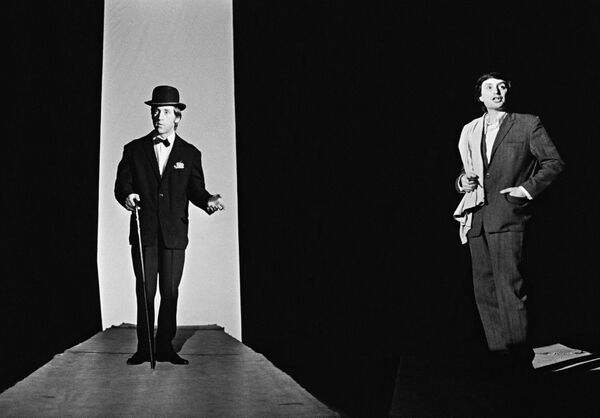 Прощание с легендой: как проходили похороны Высоцкого в дни Олимпиады Прощание с легендой: как проходили похороны Высоцкого в дни Олимпиады - Sputnik Литва