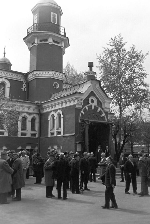 С Божьей помощью: как священнослужители работали на Олимпиаде-80 С Божьей помощью: как священнослужители работали на Олимпиаде-80 - Sputnik Литва