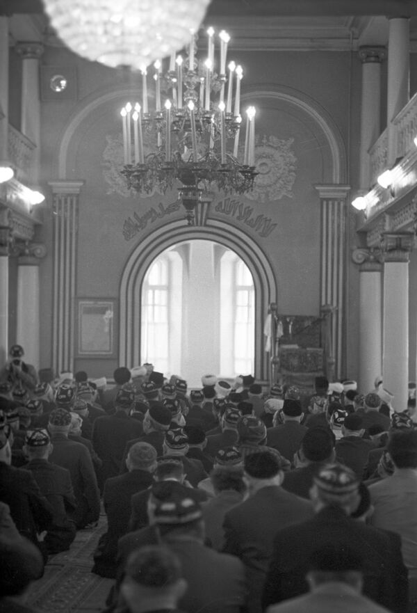 С Божьей помощью: как священнослужители работали на Олимпиаде-80 С Божьей помощью: как священнослужители работали на Олимпиаде-80 - Sputnik Литва