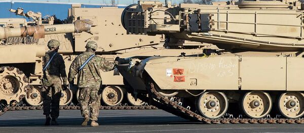 Разгрузка военной техники из США в немецком городе Бремерхафен - Sputnik Литва