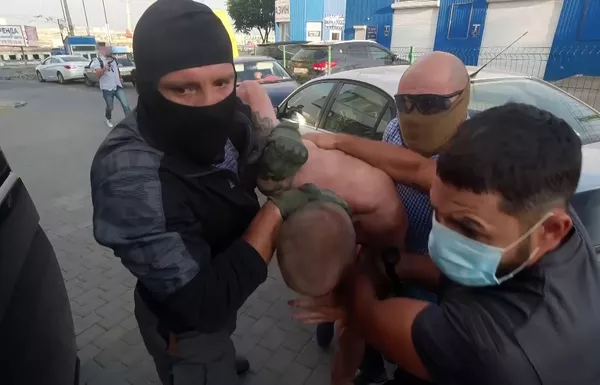 Sevastopolyje sulaikytas įtariamas išdavyste Ukrainos naudai Rusijos kariškis — video Sevastopolyje sulaikytas įtariamas išdavyste Ukrainos naudai Rusijos kariškis — video - Sputnik Lietuva