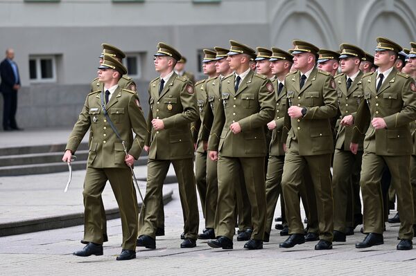 Присвоение воинской степени абитуриентам воинского училища в Вильнюсе - Sputnik Литва
