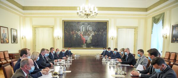 Президент Литвы Гитанас Науседа встретился с членами кабмина по поводу обсуждения распределения финансирования ЕС, 30 июля 2020 - Sputnik Литва