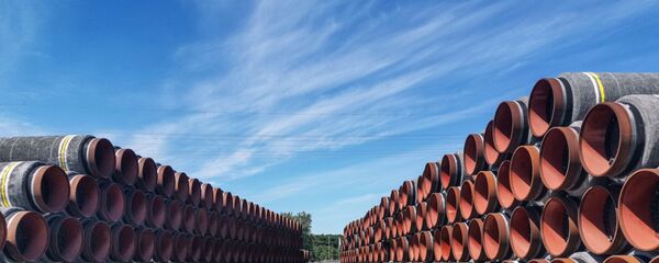 Трубы в немецком порту Мукран на острове Рюген - логистическом центре Северного потока-2 - Sputnik Литва