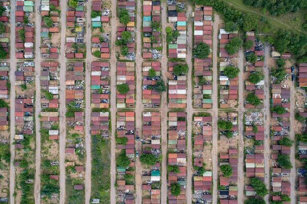 Metalinių garažų savininkai raginami geruoju atlaisvinti valstybinę žemę Metalinių garažų savininkai raginami geruoju atlaisvinti valstybinę žemę - Sputnik Lietuva