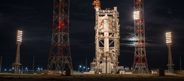 Ракета-носитель Протон-М с разгонным блоком Бриз-М с телекоммуникационными спутниками Экспресс-80 и Экспресс-103 на стартовой площадке космодрома Байконур Ракета-носитель Протон-М с разгонным блоком Бриз-М с телекоммуникационными спутниками Экспресс-80 и Экспресс-103 на стартовой площадке космодрома Байконур - Sputnik Lietuva