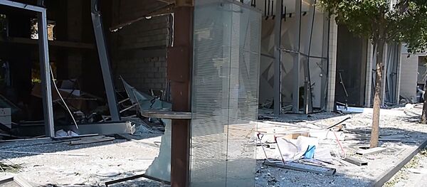 Последствия взрыва на улицах Бейрута - Sputnik Литва