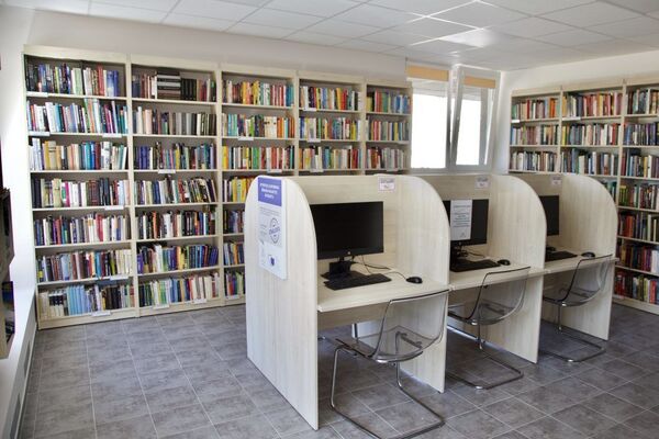 Lazdynų biblioteka pakeitė adresą ir tapo patrauklesnė Lazdynų biblioteka pakeitė adresą ir tapo patrauklesnė - Sputnik Lietuva