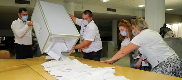 Подсчет бюллетеней на выборах президента Белоруссии, 9 августа 2020 года - Sputnik Литва