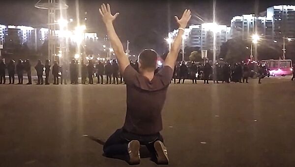 Неспокойная ночь: как выглядели улицы Минска во время протестов - Sputnik Литва