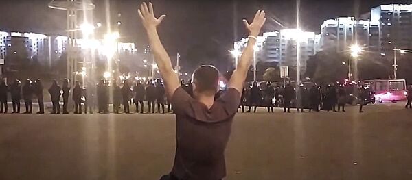 Неспокойная ночь: как выглядели улицы Минска во время протестов - Sputnik Литва